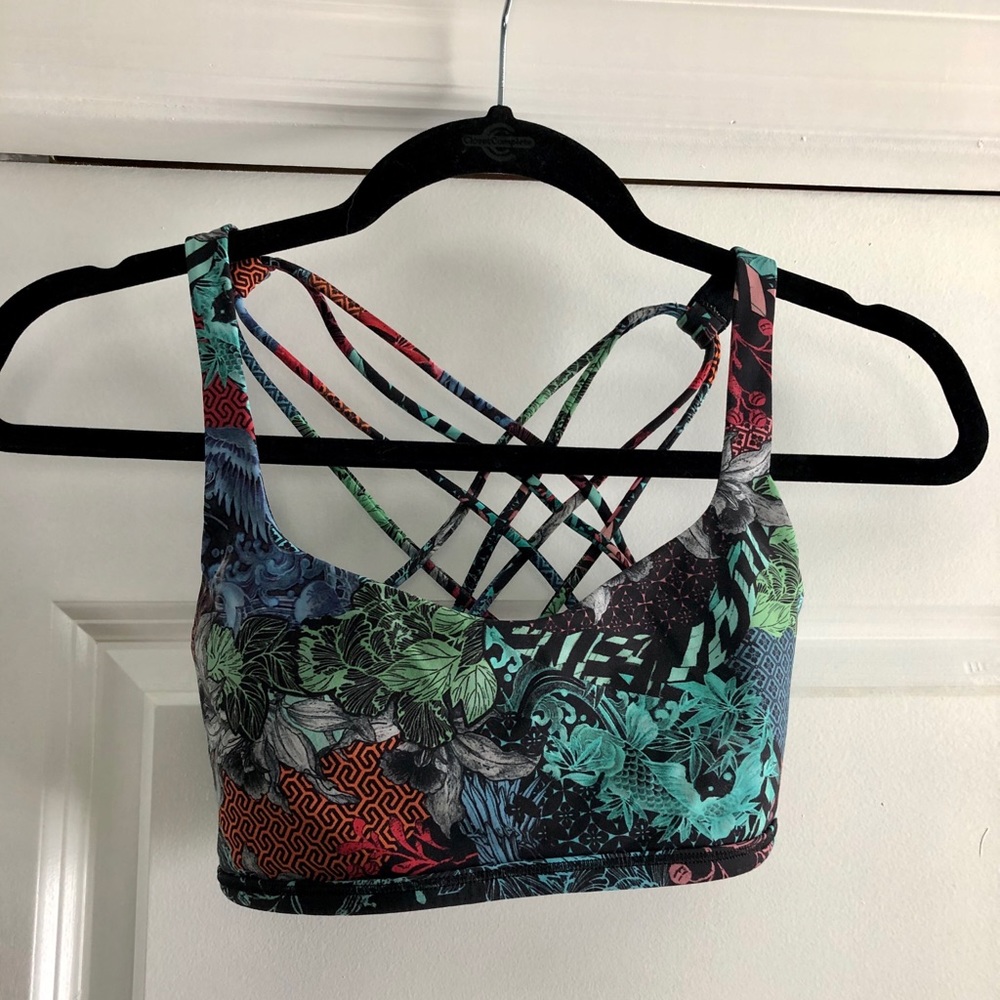 Lululemon sports bra